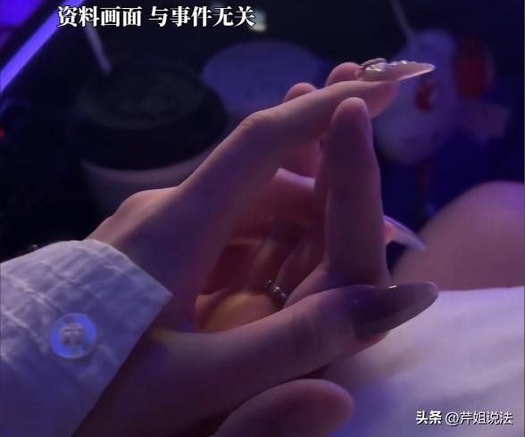 山东，一男子分别约了两个女的开房，亲密之前都转账了的，一个给了1800，一个给了