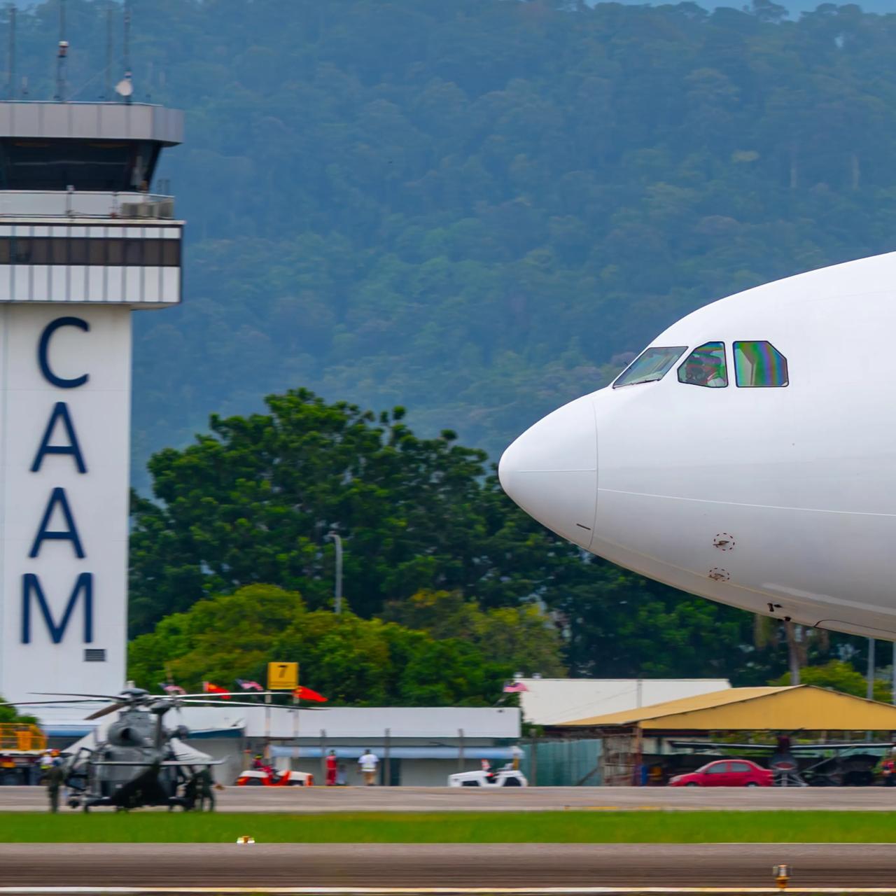 白白萌萌丝滑起飞🛫，马航空客A330-323E。（原创拍摄）