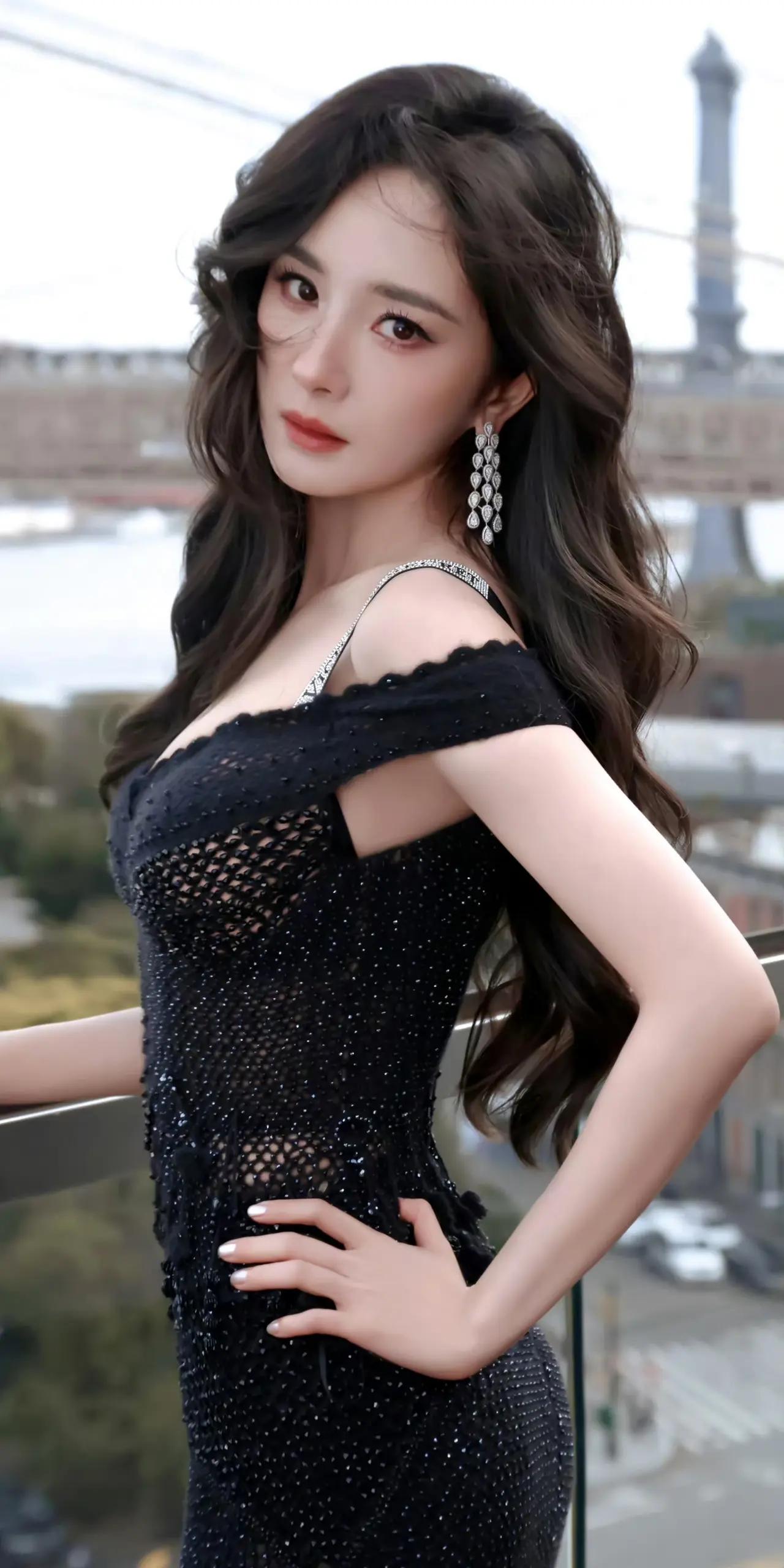 杨大美女的美，是一种灵气的美，也许与书香门第有关系。