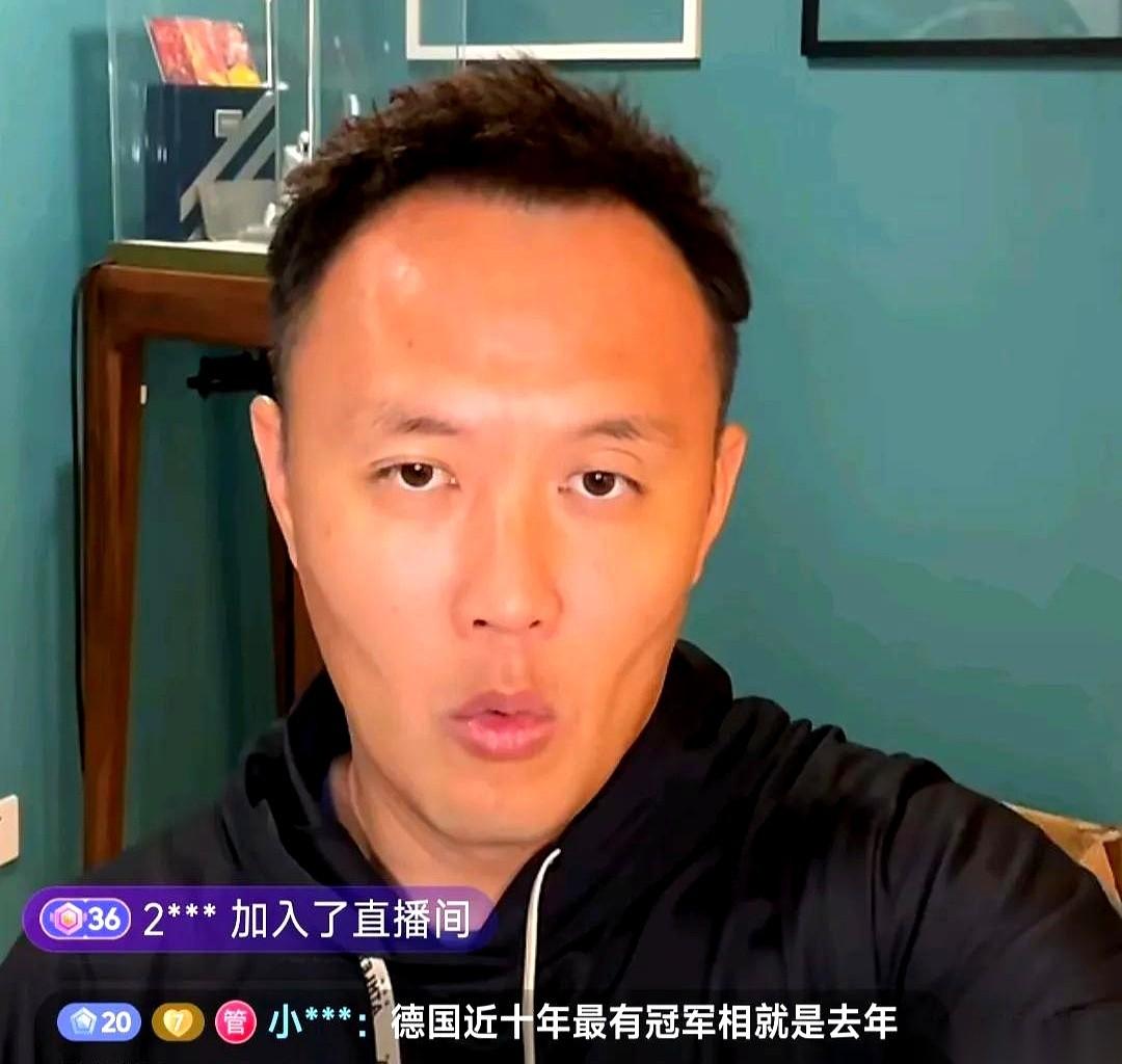 月薪2500，就不配评价C罗了。
这话从一个前国脚嘴里说出来，真有点黑色幽默。