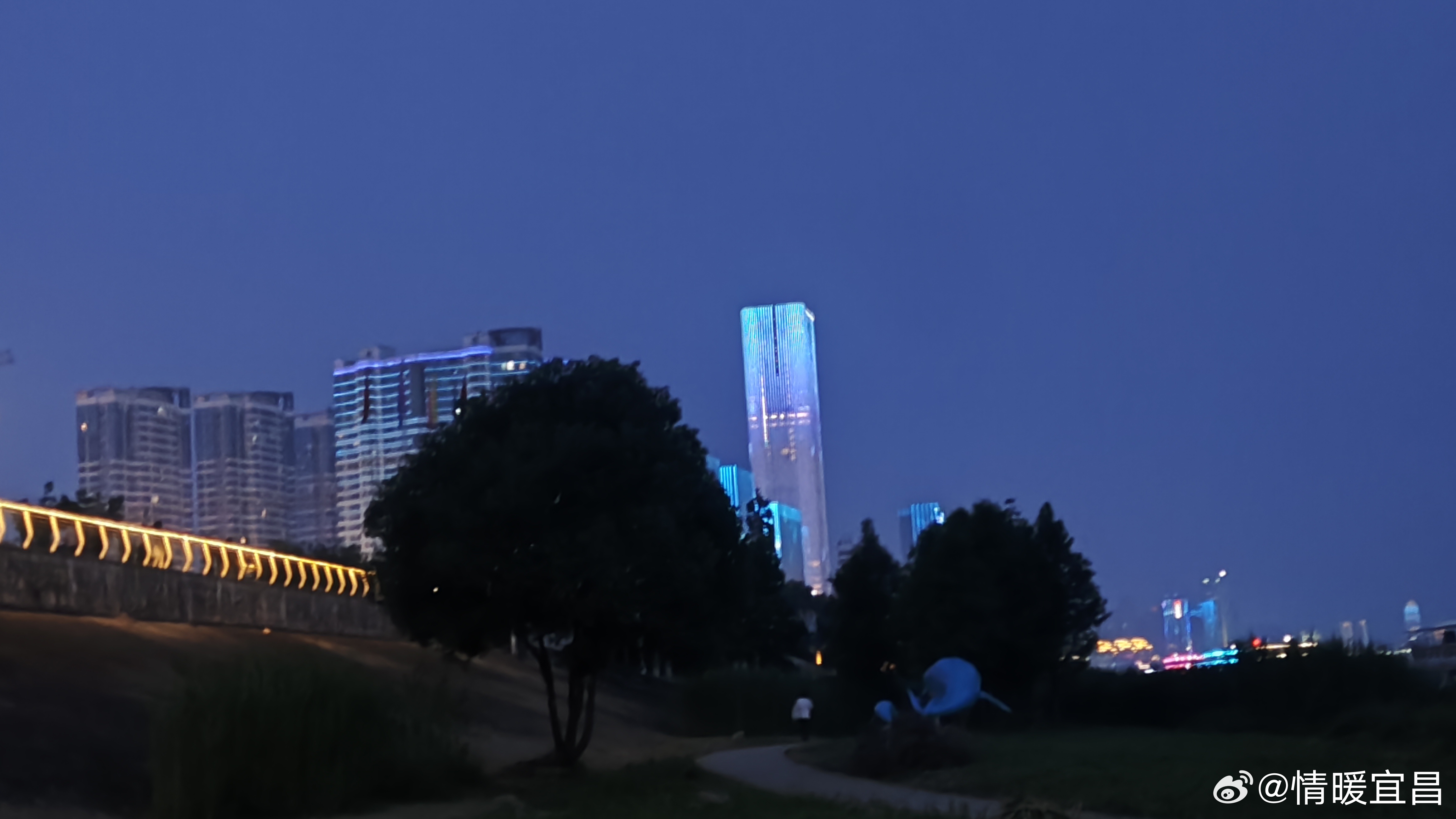 晚安你已连续晚安问候2150天。人生最精彩的不是实现梦想的瞬间，而是坚持梦想的过
