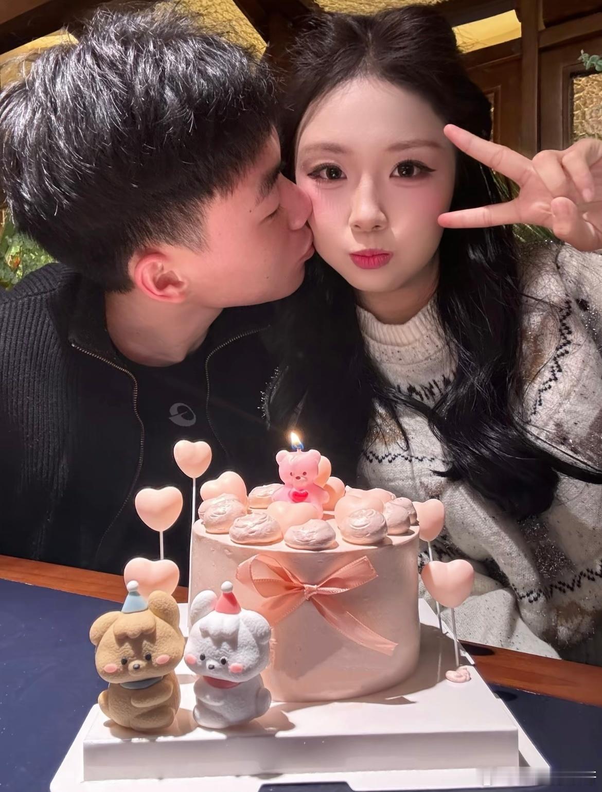 和一起翱翔蓝天白云的男生谈恋爱了 