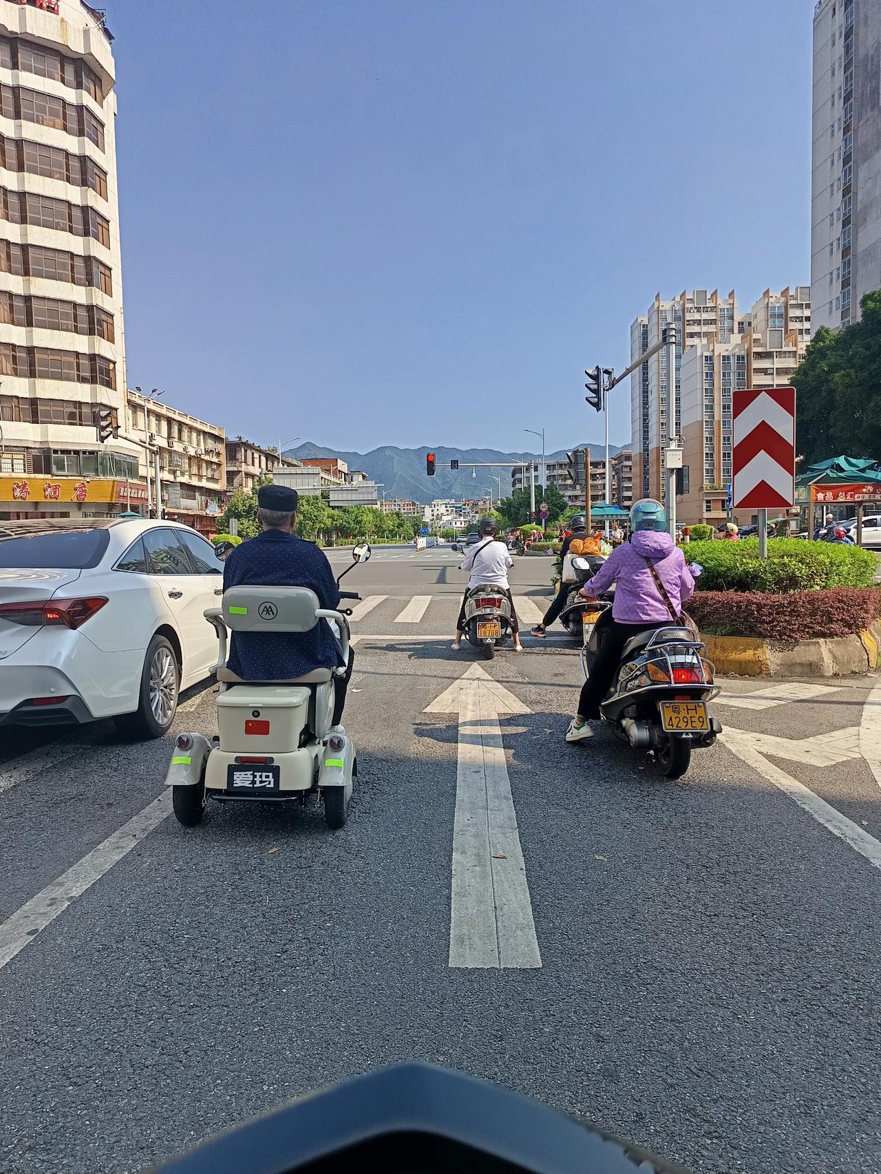 家人们谁懂啊？
今天为什么这么好天气，北岭山都能看到
