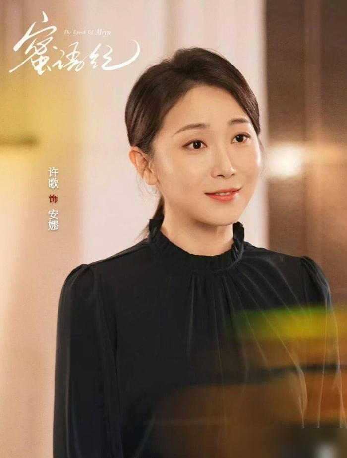 一场画展盗窃，总经理被抓，两个总监被开除。
但那个把不速之客放进来的大堂经理，
