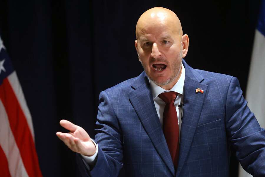 【#美方制裁推进涉华项目智利官员遭中方警告#】“唐罗主义”阴霾笼罩拉美上空。在美