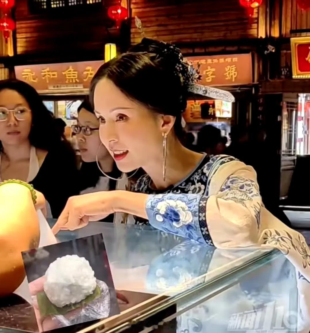 李若彤福州体验三条簪

“神仙姑姑”李若彤来到福州三坊七巷体验“三条簪”妆束。“