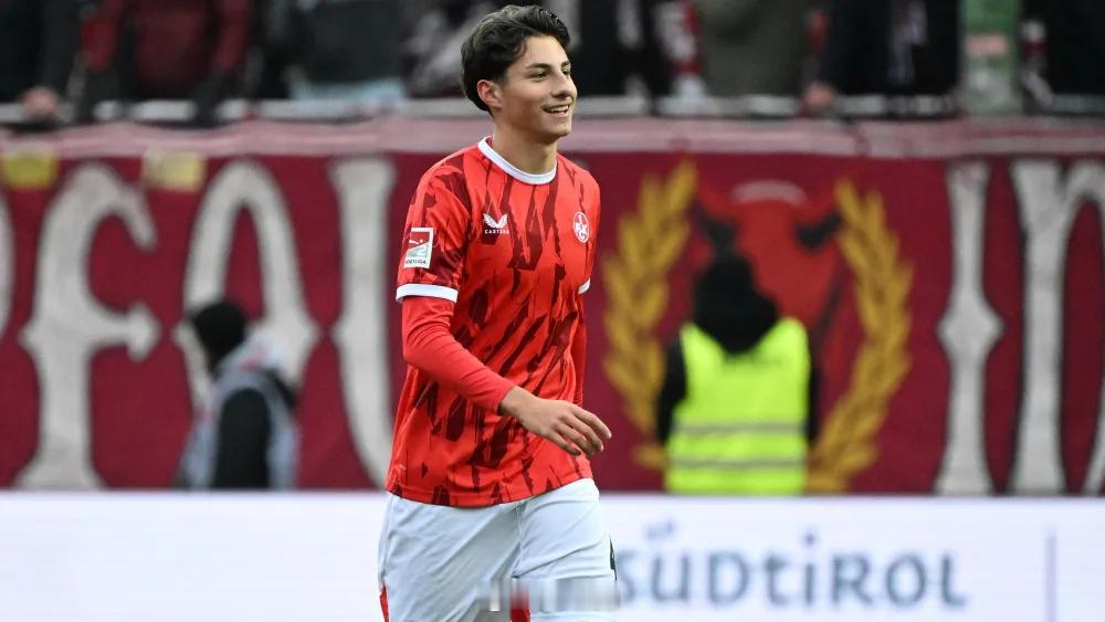 继柏林赫塔中场艾希霍恩之后，德乙又出现了另一位年仅16岁的球员。在本轮凯泽斯劳滕