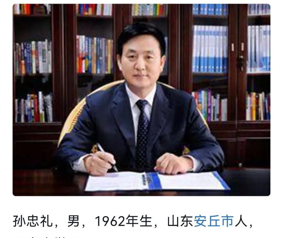 青州的孙懂事长，竟然是国家级书法大家！

4月底，他的书法作品还在参展。

当了