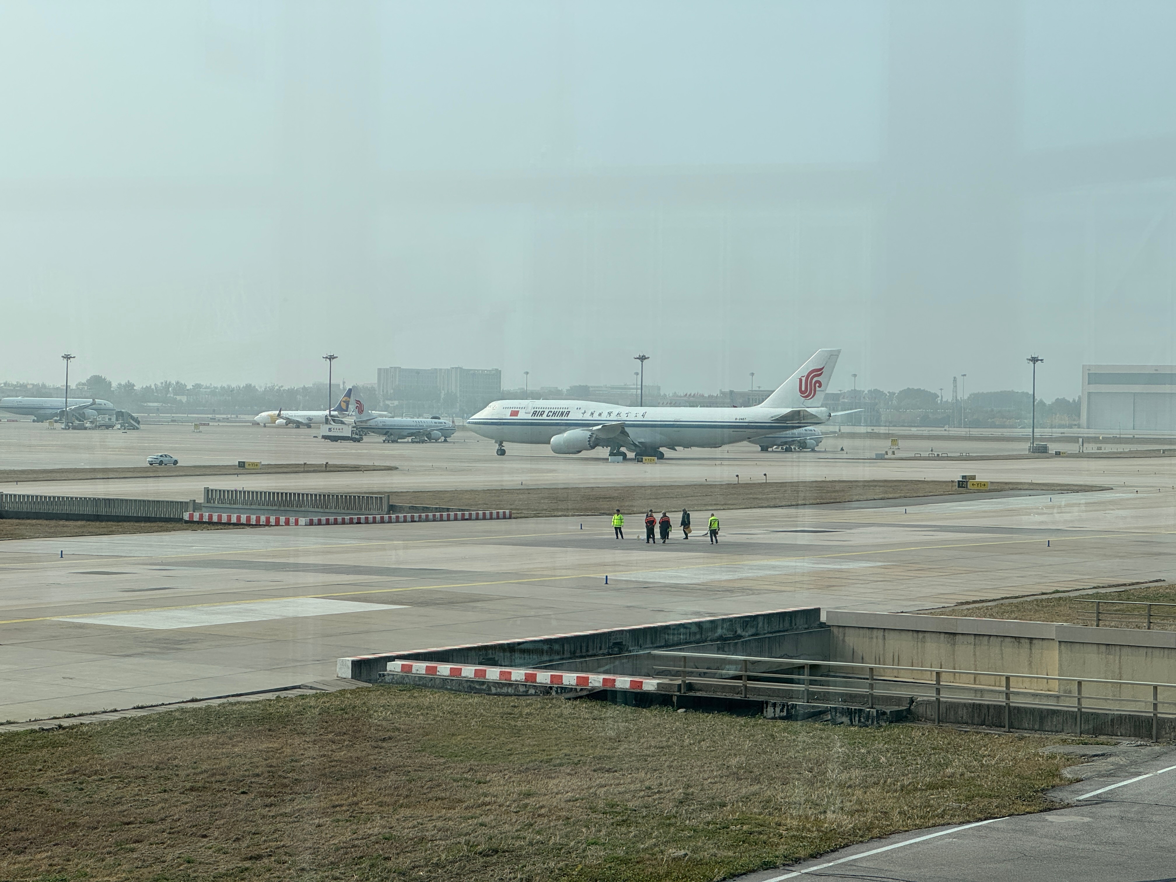 呆头鹅……没坐过，应该也不会太好吧，一款面世超半个世纪的飞机  ​​​