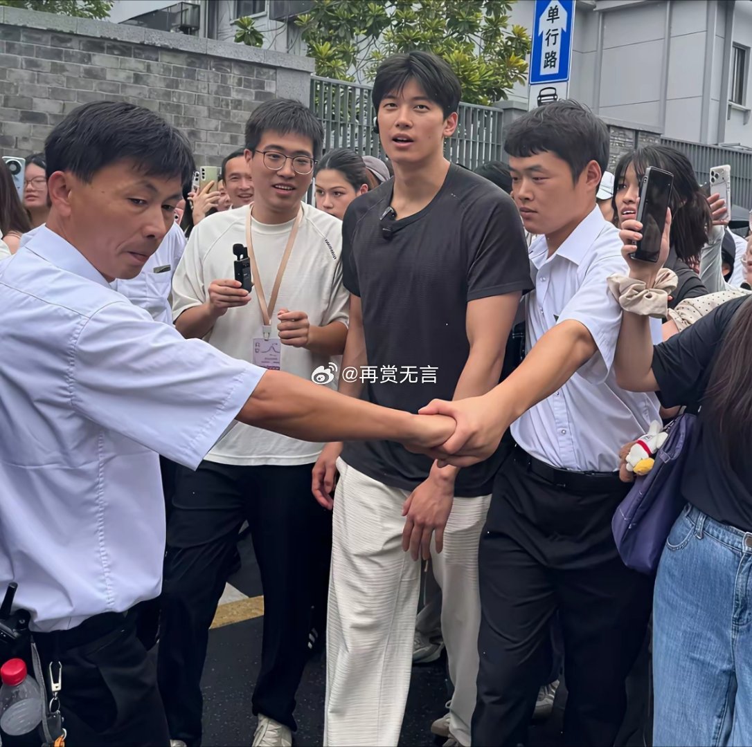 这颜值，退役后进娱乐圈发展，很多人都要靠边站。 