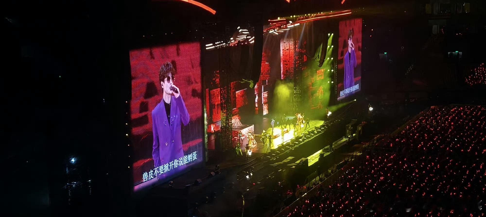 许嵩 我希望你们快乐不想你们辛苦  许嵩的演唱会好温馨，他的话让人心里好受。我们