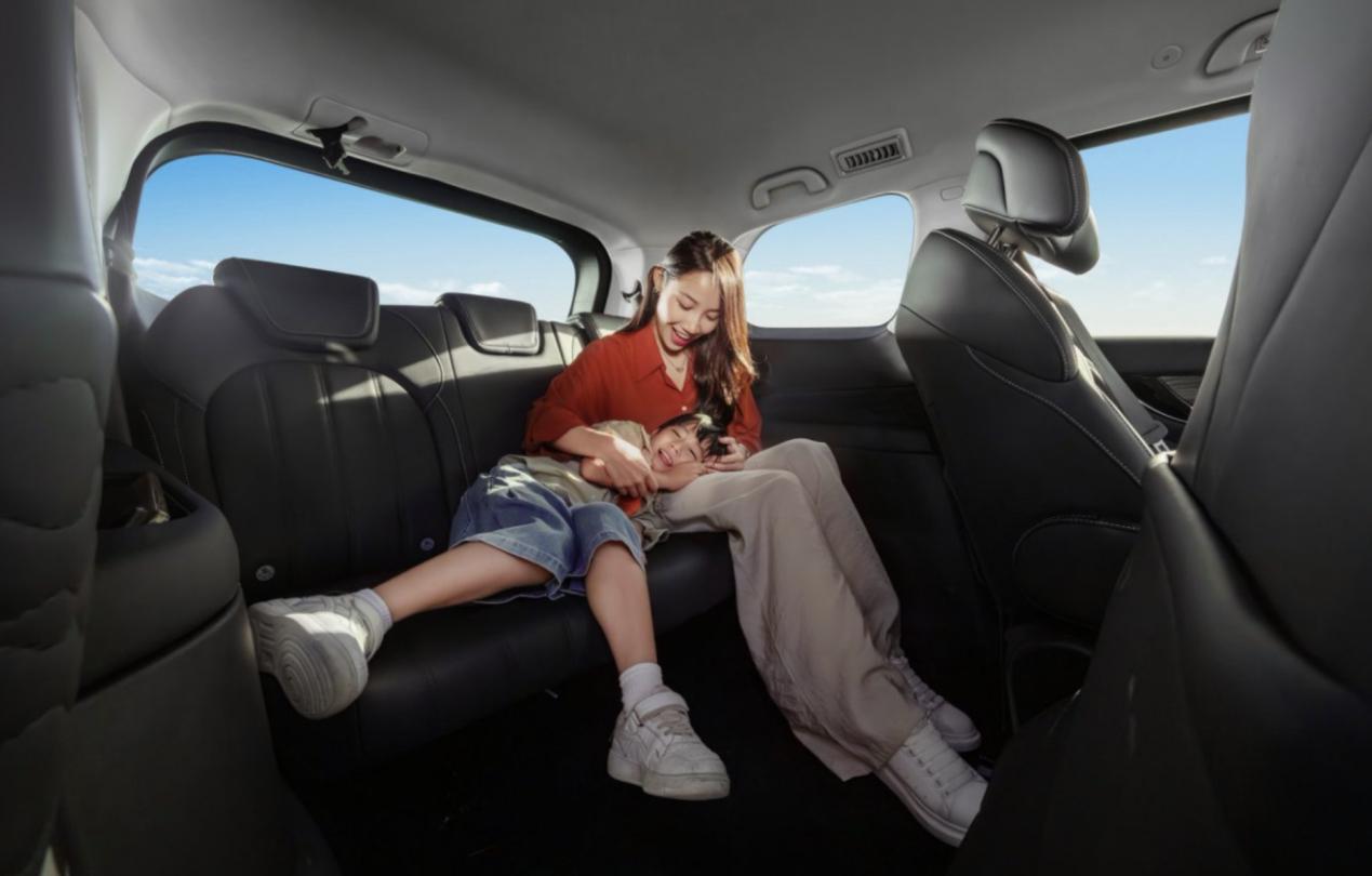 现在的车市卷得离谱，但真把“15万”这个数字卷出质感的，恐怕只有星海V9。
你看