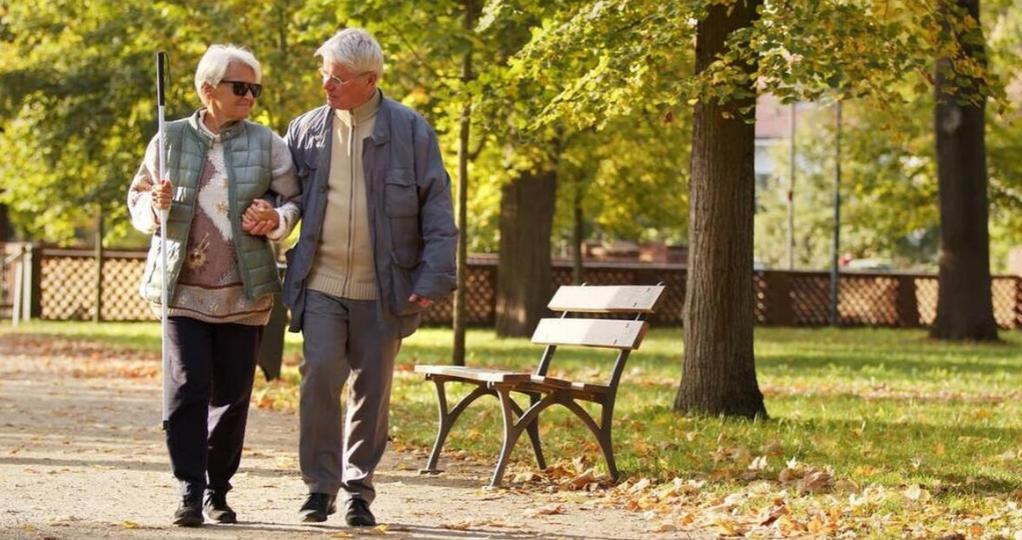 寿命决定期是70岁，走路时有6种表现，提示身体更健康

过了70岁这个年龄，各系