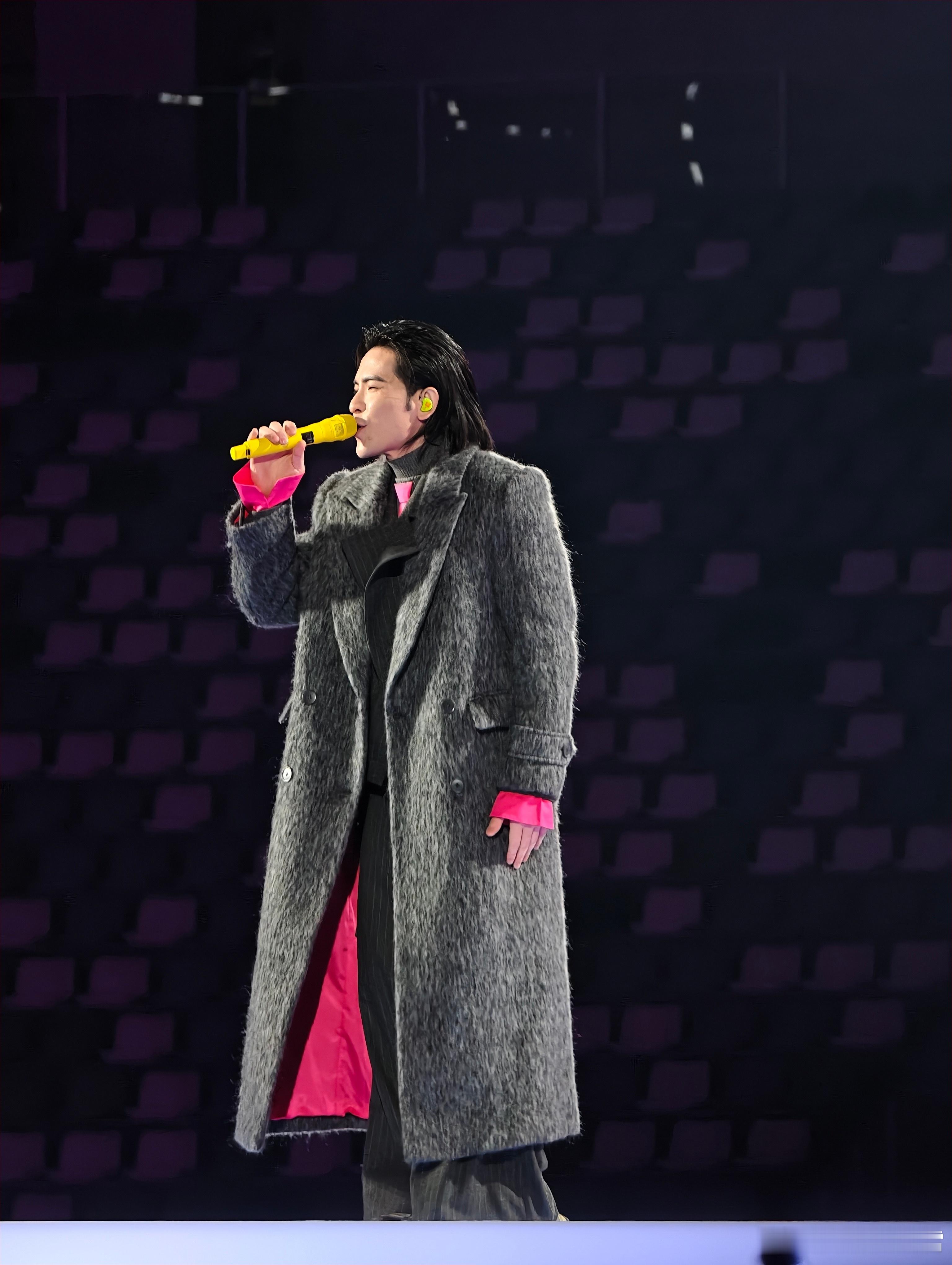 追觅还是猛啊，直接在苏州包了一整个体育馆请大家看演唱会，重点是请了一大波明星到现