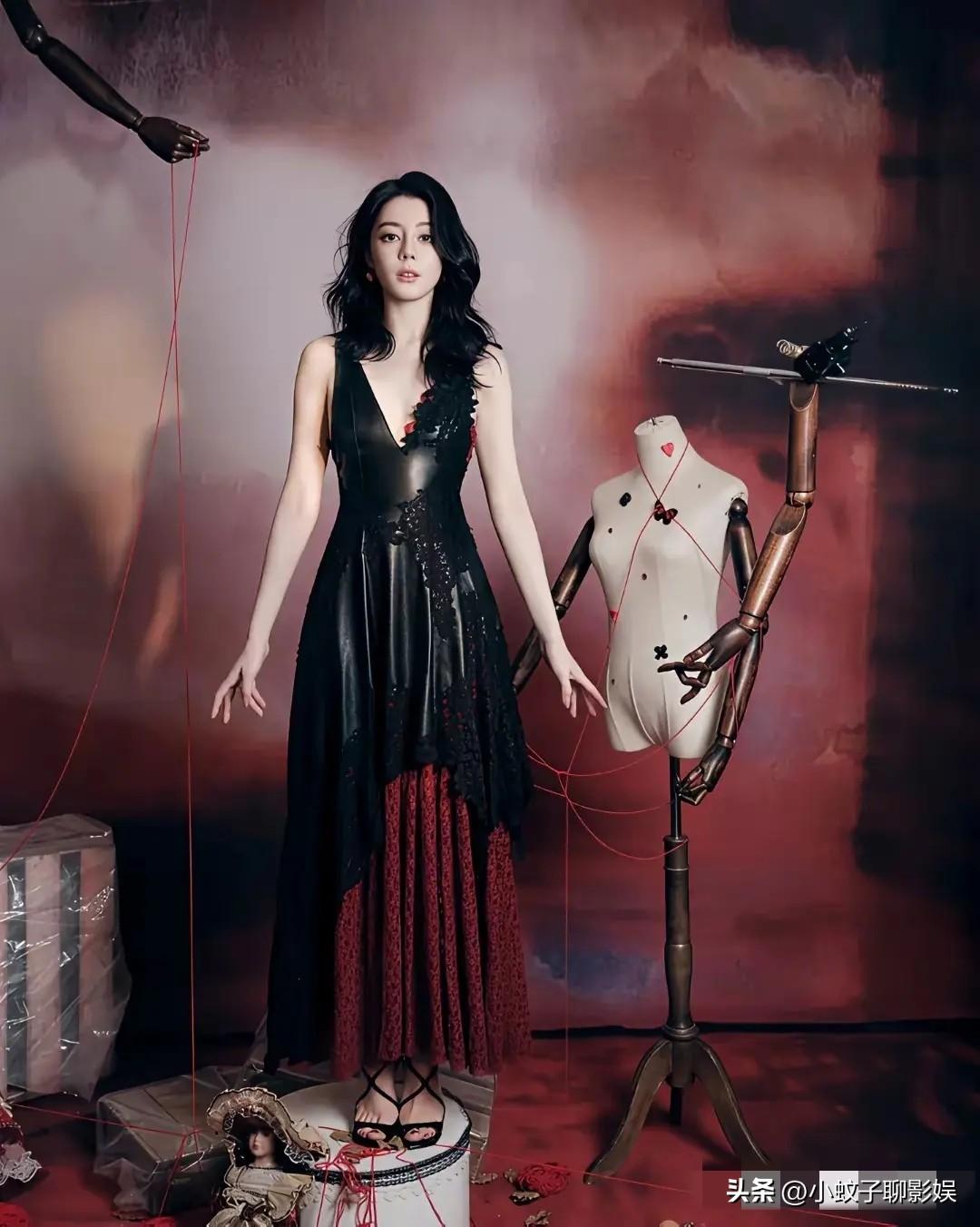 热巴咋了，怎么突然拍起木偶红线照片呢，图中红色裙摆和背景墙相融，看不见腿🦵，就