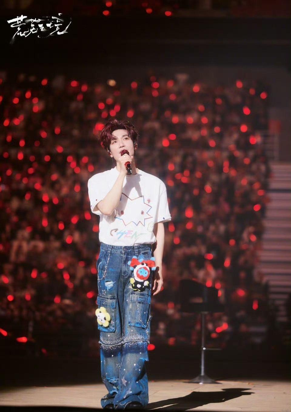 陈楚生深圳演唱会哭啦，好久没看见小哭包了，估计明天收官最后一场哭的比今天还要多[