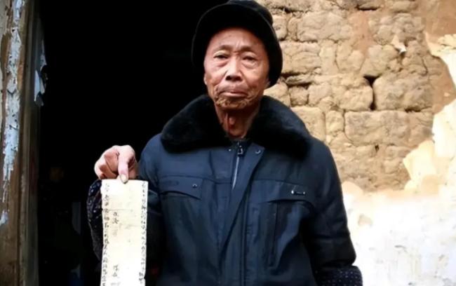 “红军欠了我们家400块大洋，现在我们家有困难，可以还给我们吗？”2015年，一