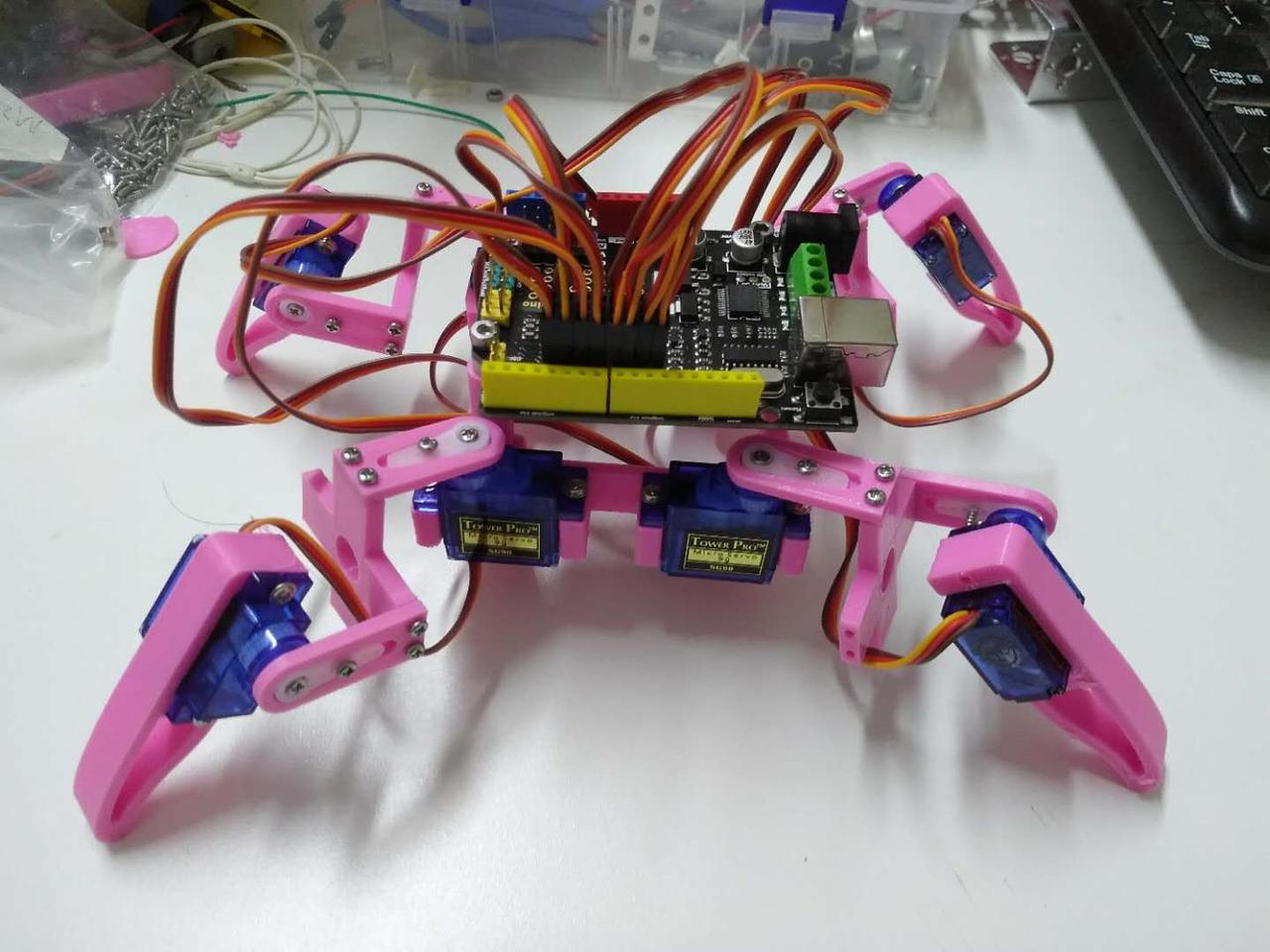 你是否想象过，一个像米粒一样大小的微型机器人，竟然可以在水下进行精准的对话和协作