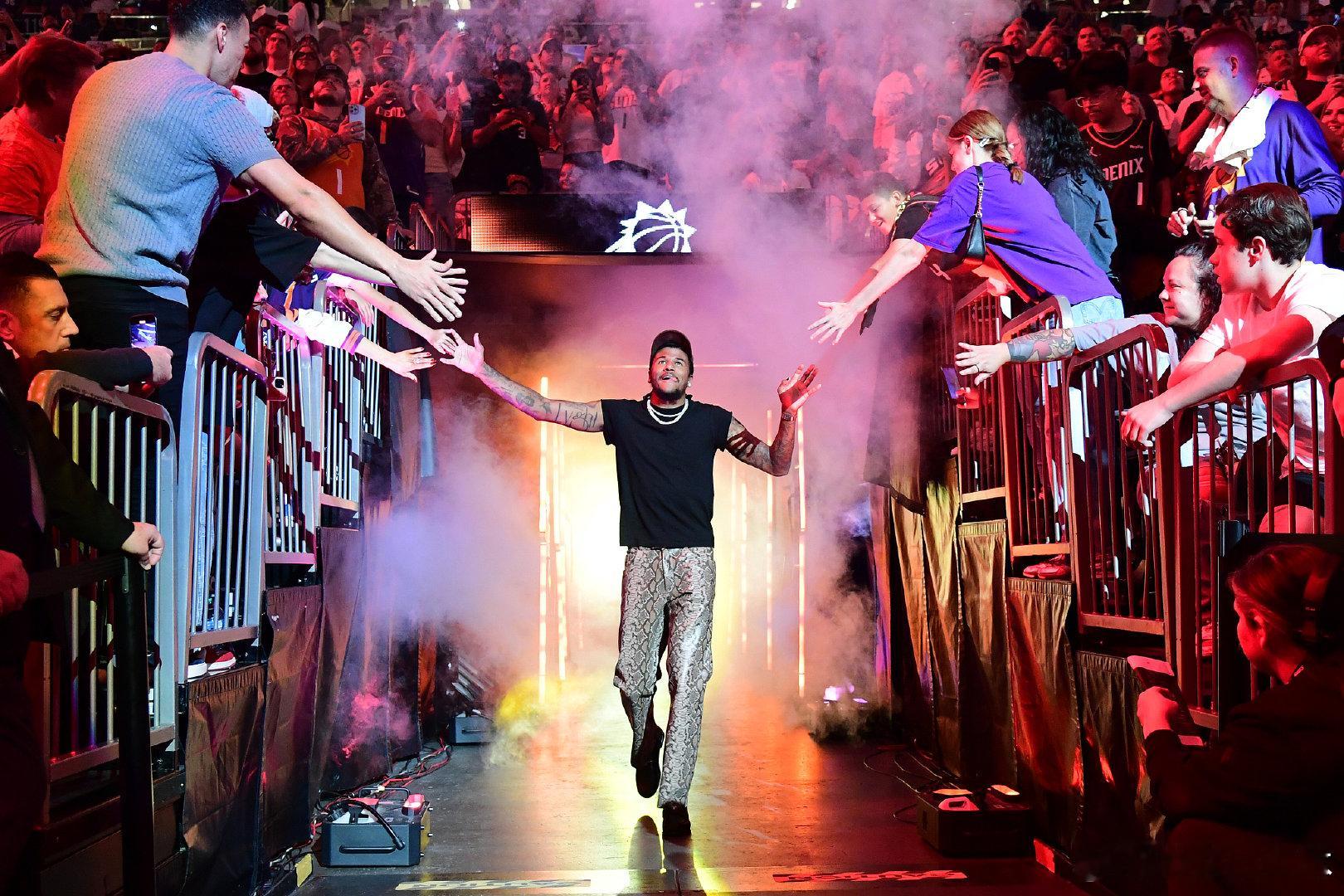 杰伦格林太阳首秀  杰伦-格林将在今日10:00对阵的比赛中迎来生涯首秀。据主教