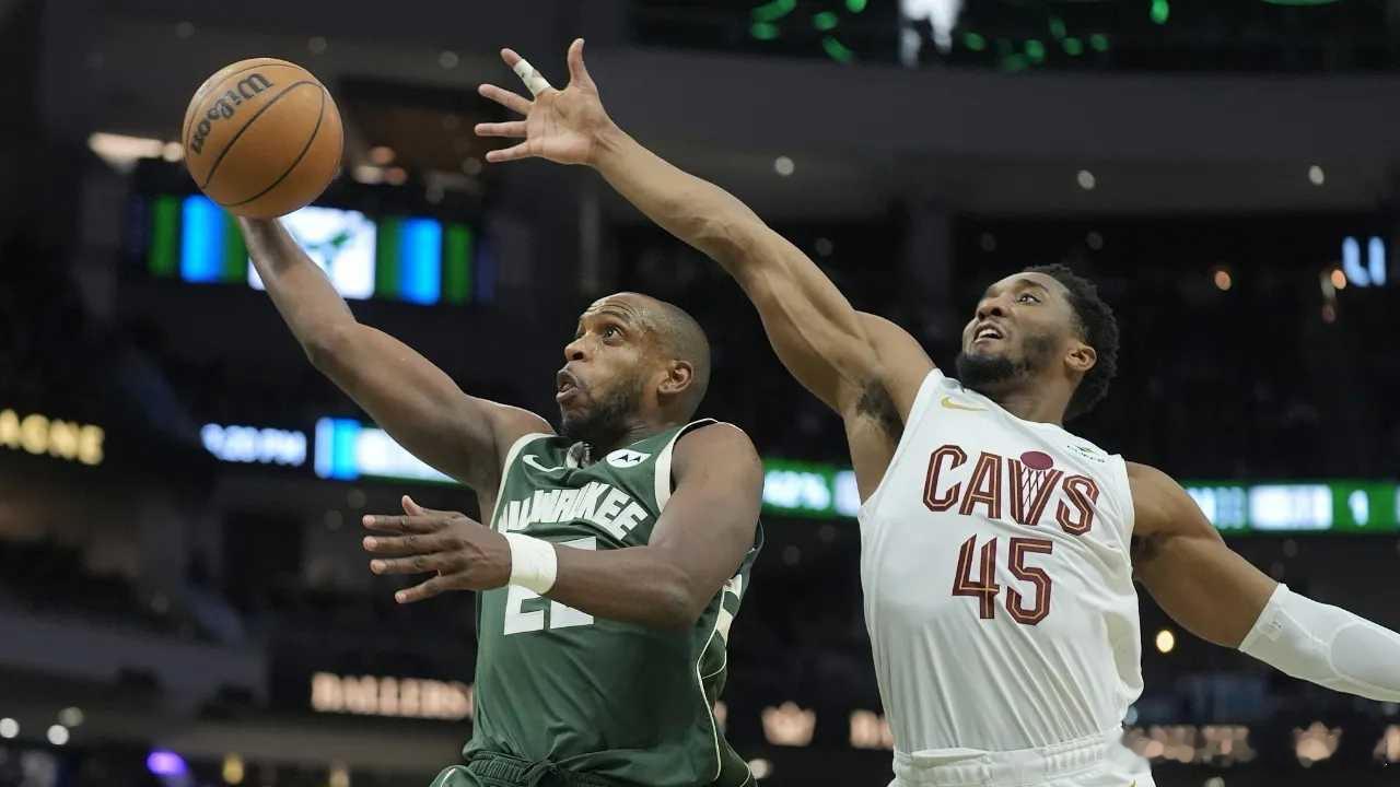 在这场骑士客场123-116力克雄鹿的强强对话中，虽然比分胶着，但比赛过程其实充