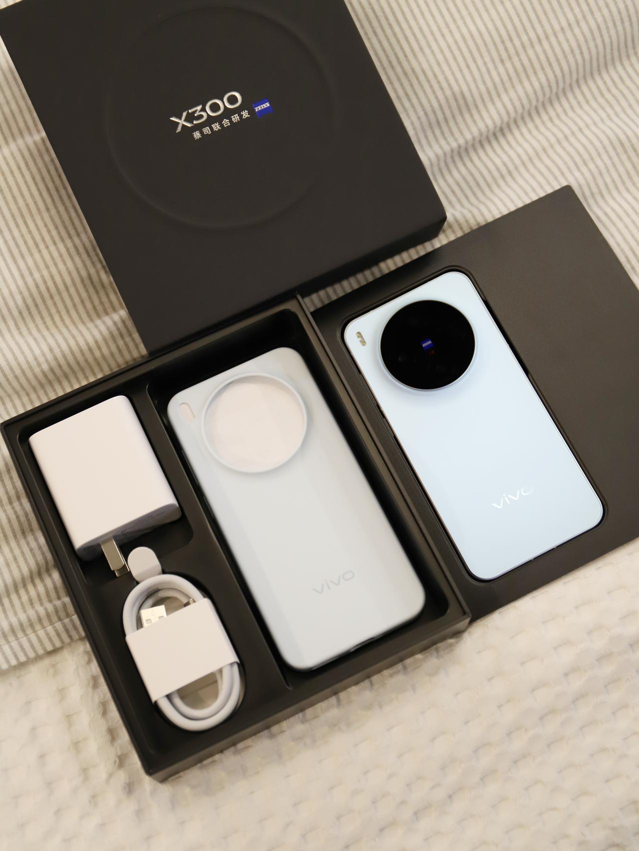 vivo X300样机实物太惊喜，越看越喜欢


不得不说vivo X300样机
