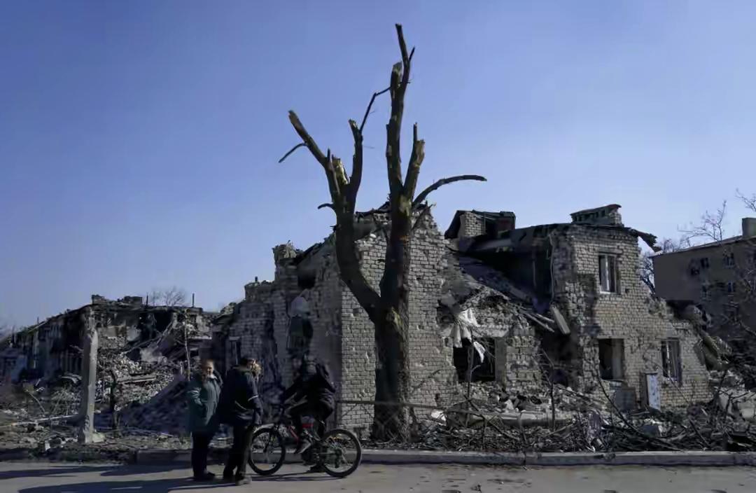乌特种部队抵抗运动指挥官透露，俄占区不少城市已成空荡的混凝土荒地，俄军几乎毁了一