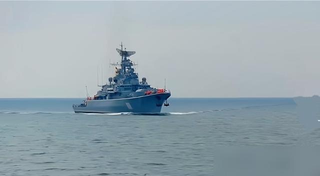 中日关系紧张，当前世界各国对中日冲突的态度截然不同。最近这事儿闹得挺凶，日本首相