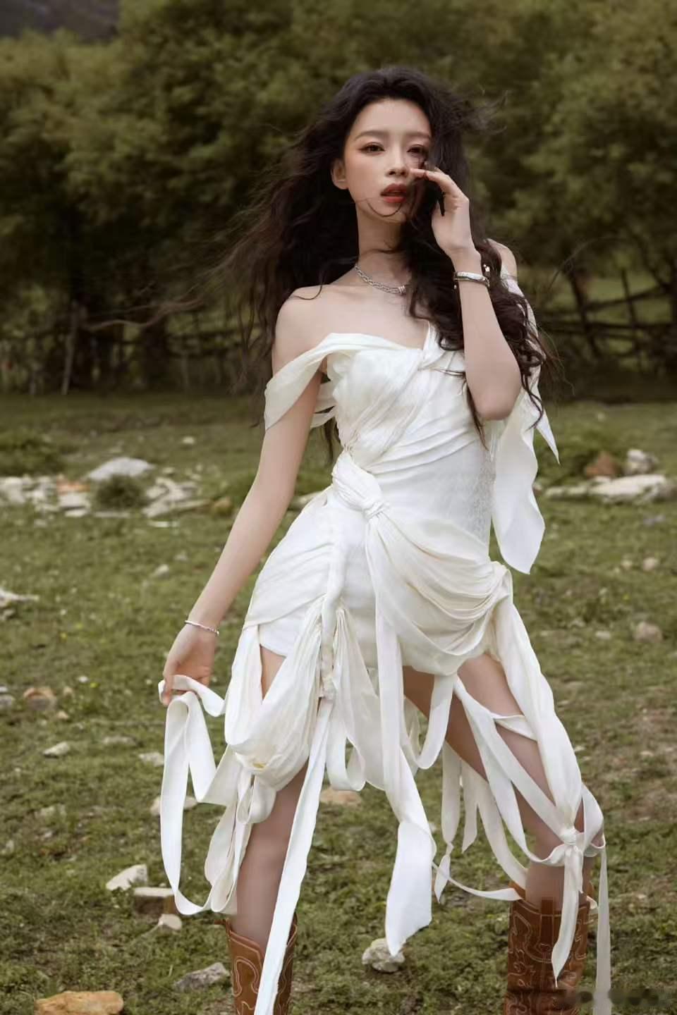 VogueVacation出图vogue红毯出图 孙怡vogue红毯出图了，山谷