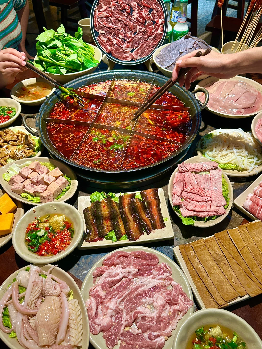 来重庆旅游必吃大溪沟这家鲜鲜……鲜货火锅