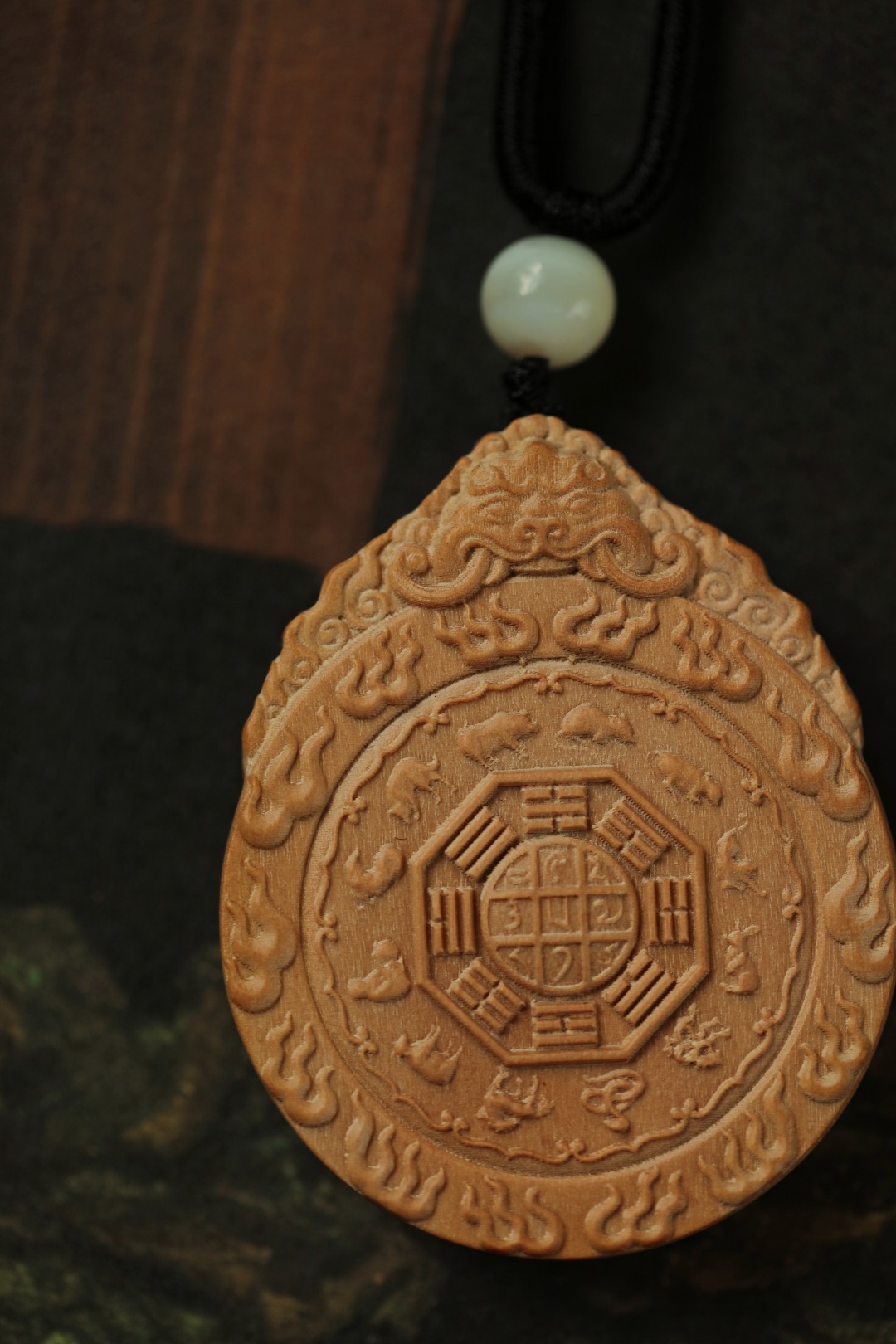 老山檀香【太极·八卦】吊坠老山檀香醇化老料制，质地温润 ，太极八卦雕刻细致，轮廓