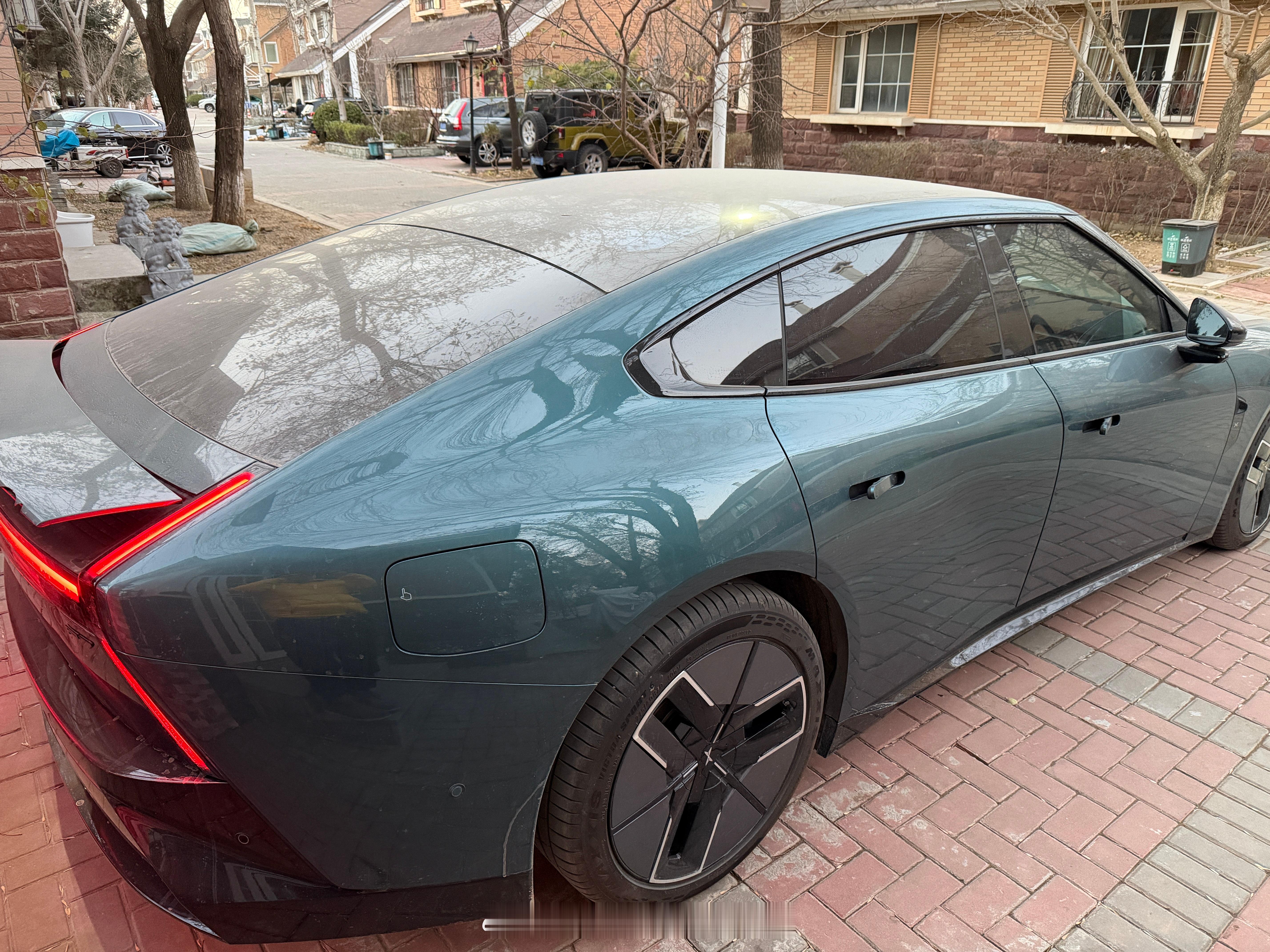 11月下旬连续出差九天，我的小鹏P7都变成“灰绿”了，这是要逼死处女座啊，赶紧洗