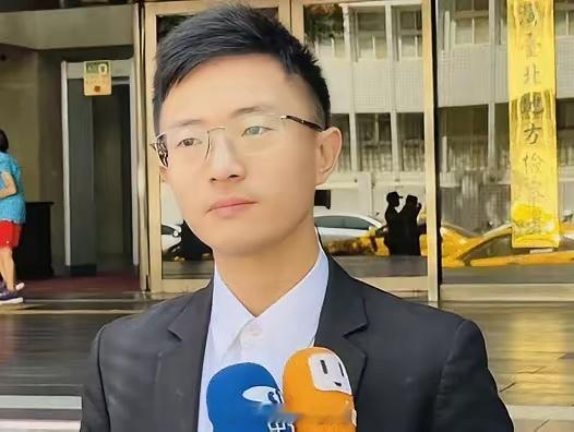 7月4日，台湾新党台北市议员侯汉廷说：所有台湾人都应该支持两岸和平统一。统一后我