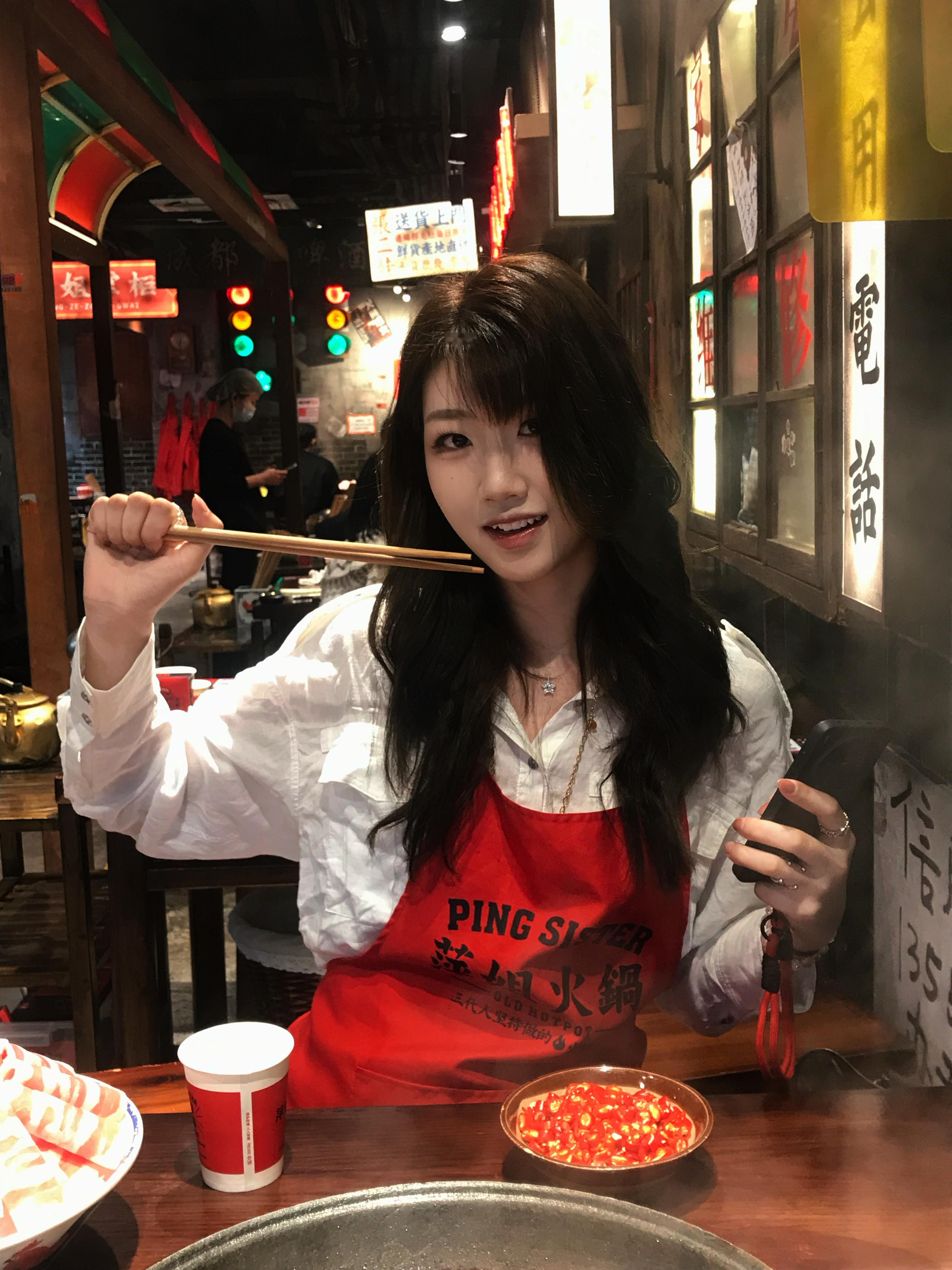 谁把托尼老师的手给我把图一的刘海卷成卷图二三，就这样还在额头上烫出了一个台湾 