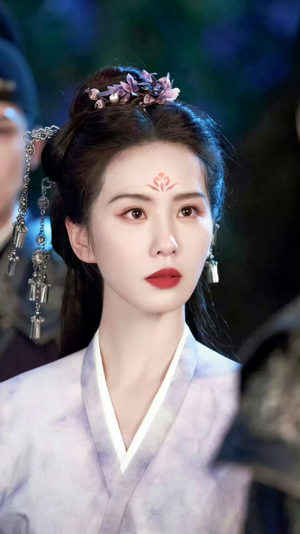 刘诗诗兜粽祝考生都中一愿及第高粽，飒沓流星二愿平安幸福，无愧于心三愿长风破浪，势