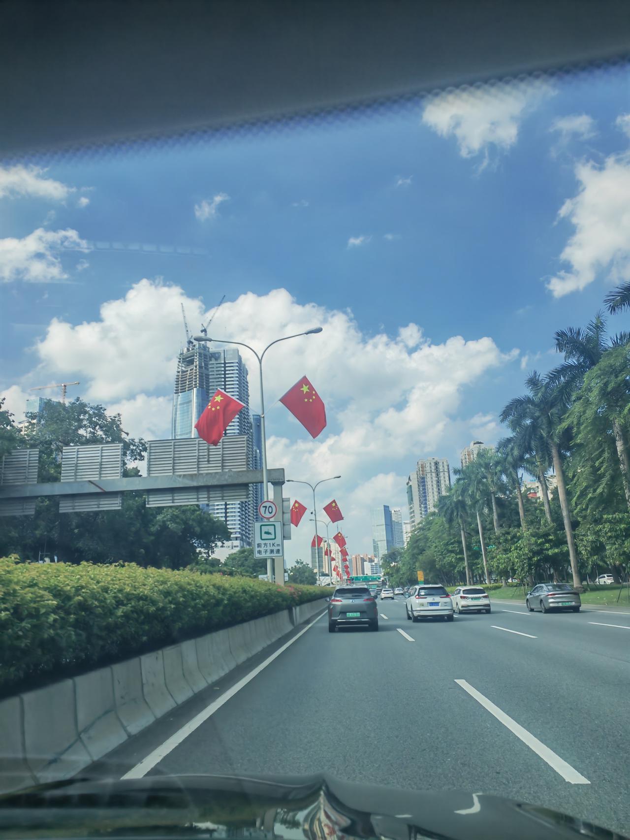 【上海中庚环球创意中心2栋办公楼将分别拍卖，起拍价均超14亿元】
10月7日 ，