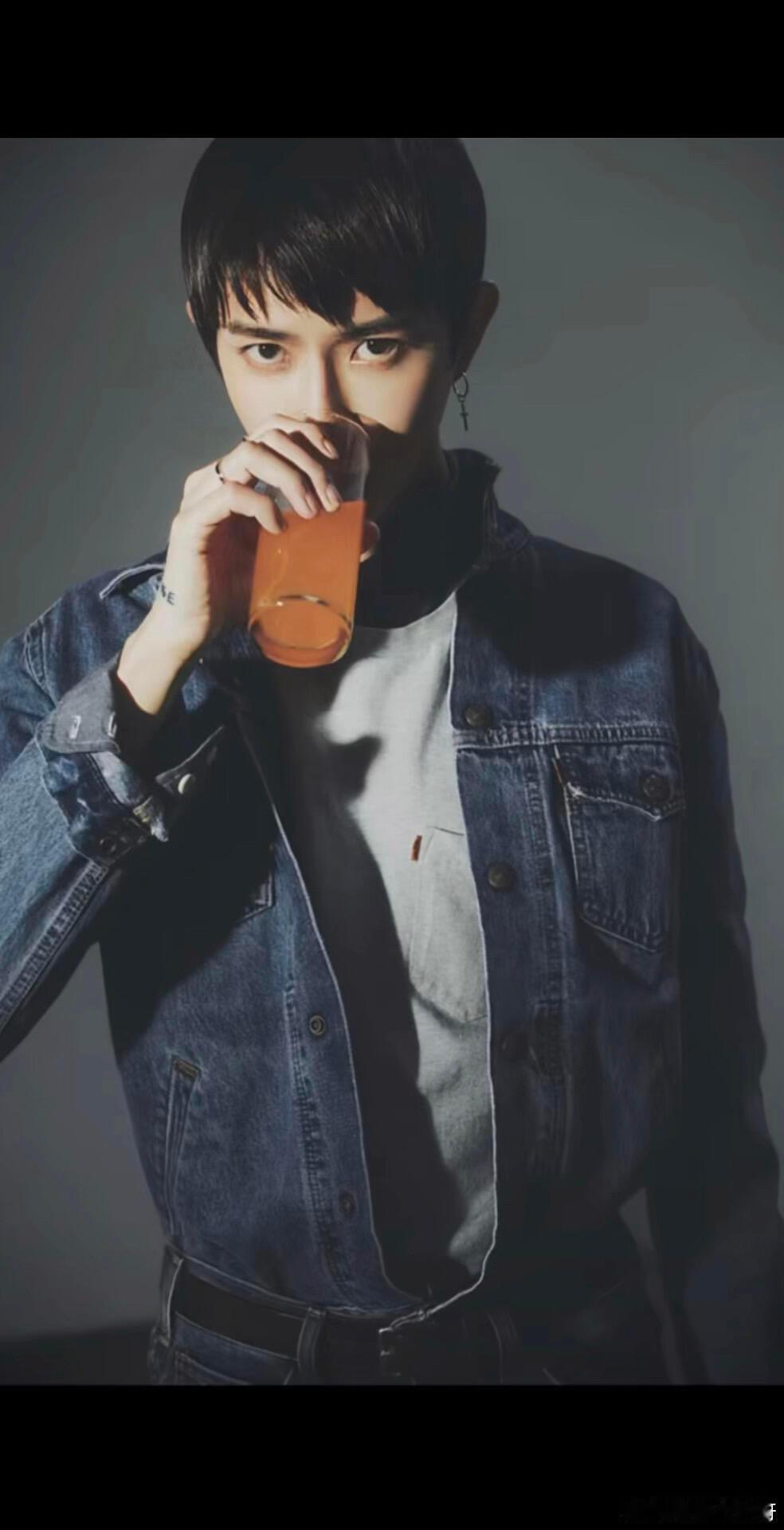 第一次看到这张图不一样的风格🍋在喝🍊汁 