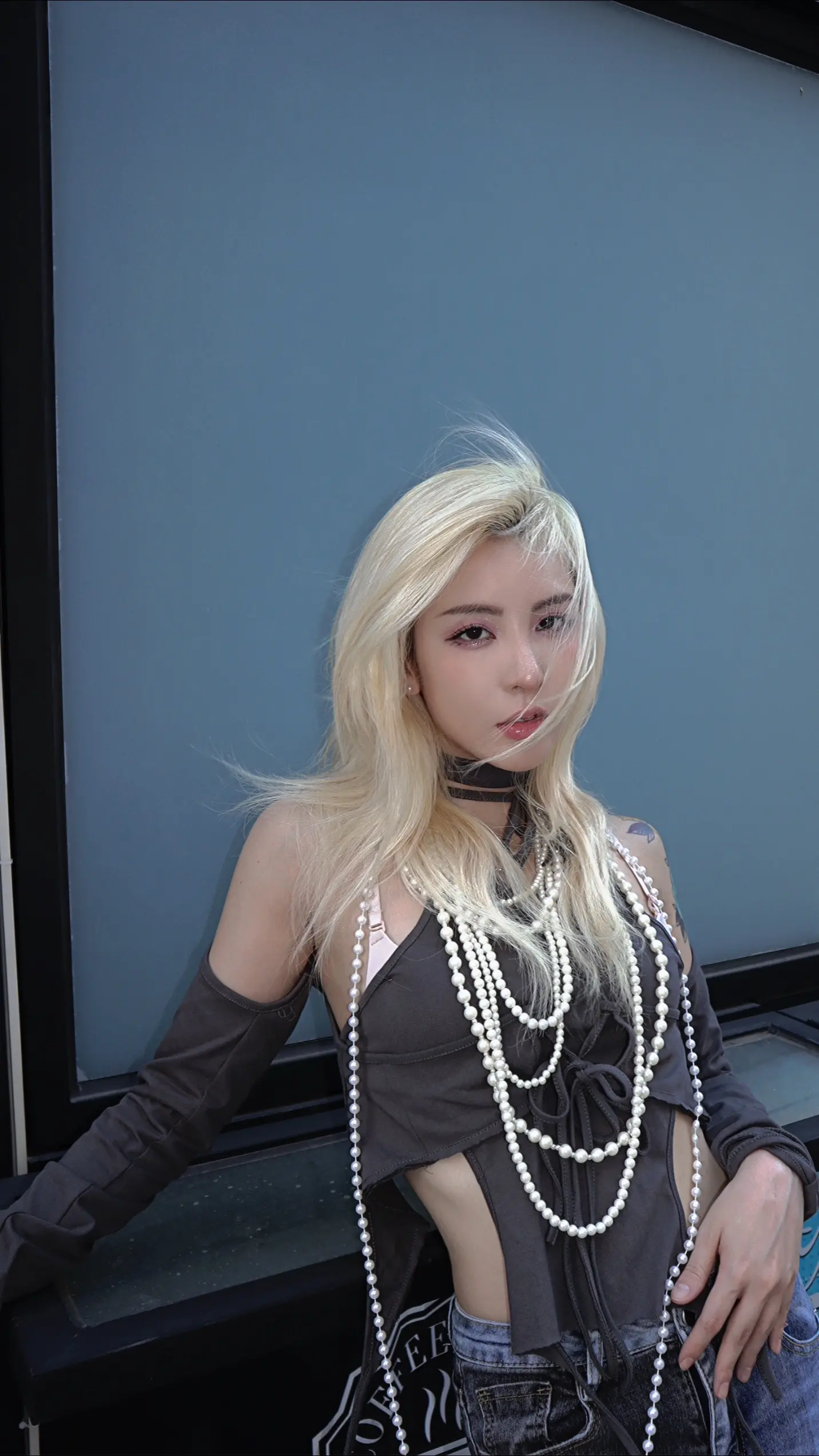 人的一生会面对很多告别。包括过去用力爱人的自己