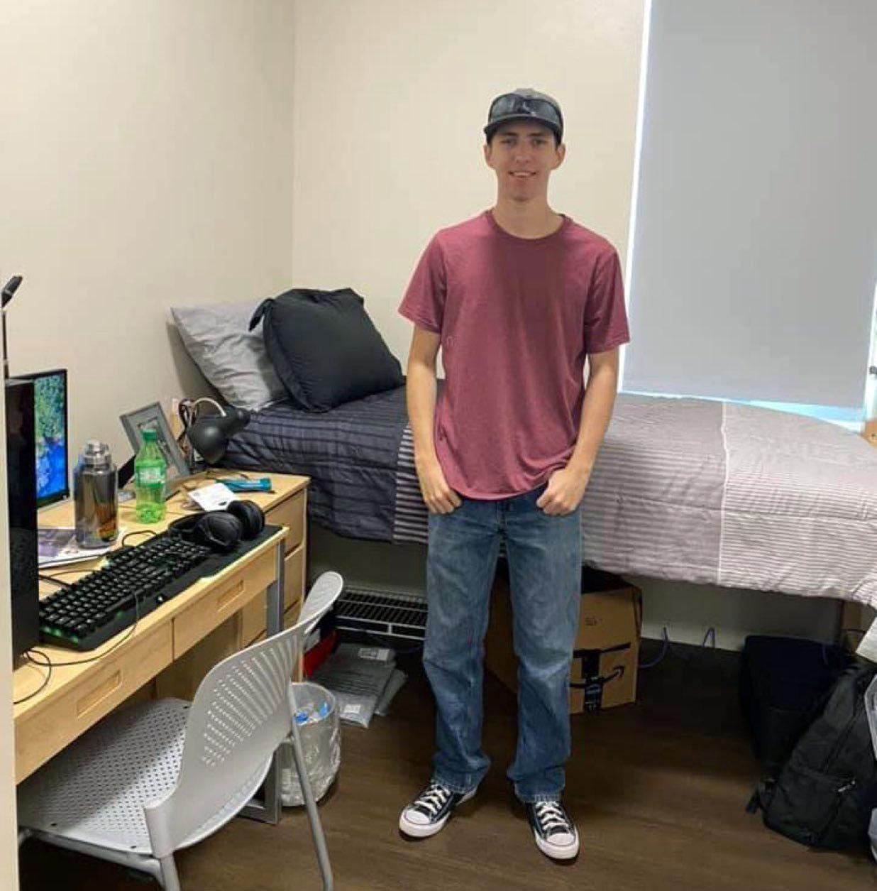 真的背后发凉柯克！击杀柯克案疑犯落网：居然是22岁大学生泰勒，警长儿子，家住60