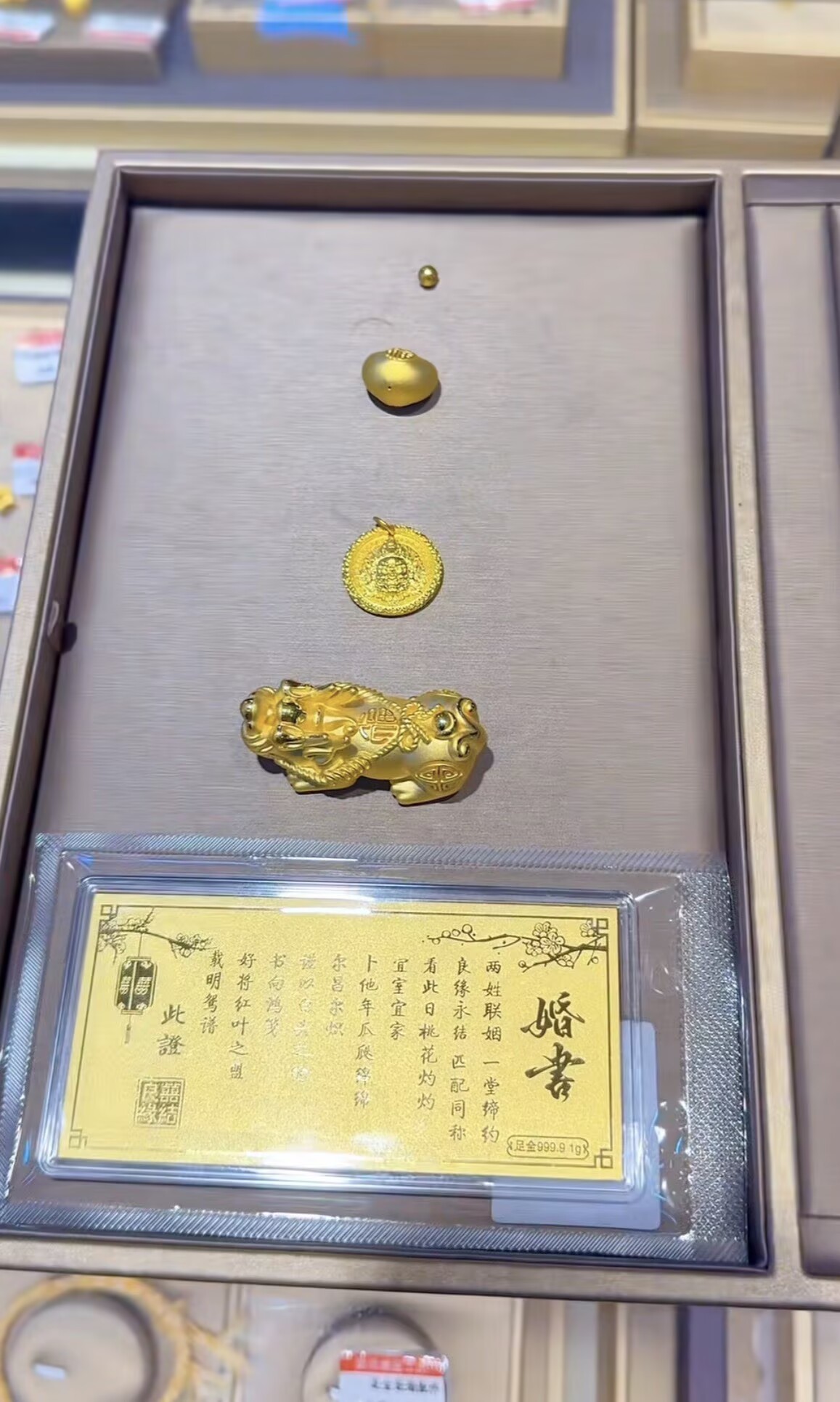 被1g黄金的延展性狠狠惊到！原来不只是小金豆，居然还能做成婚书1g黄金的区别有多