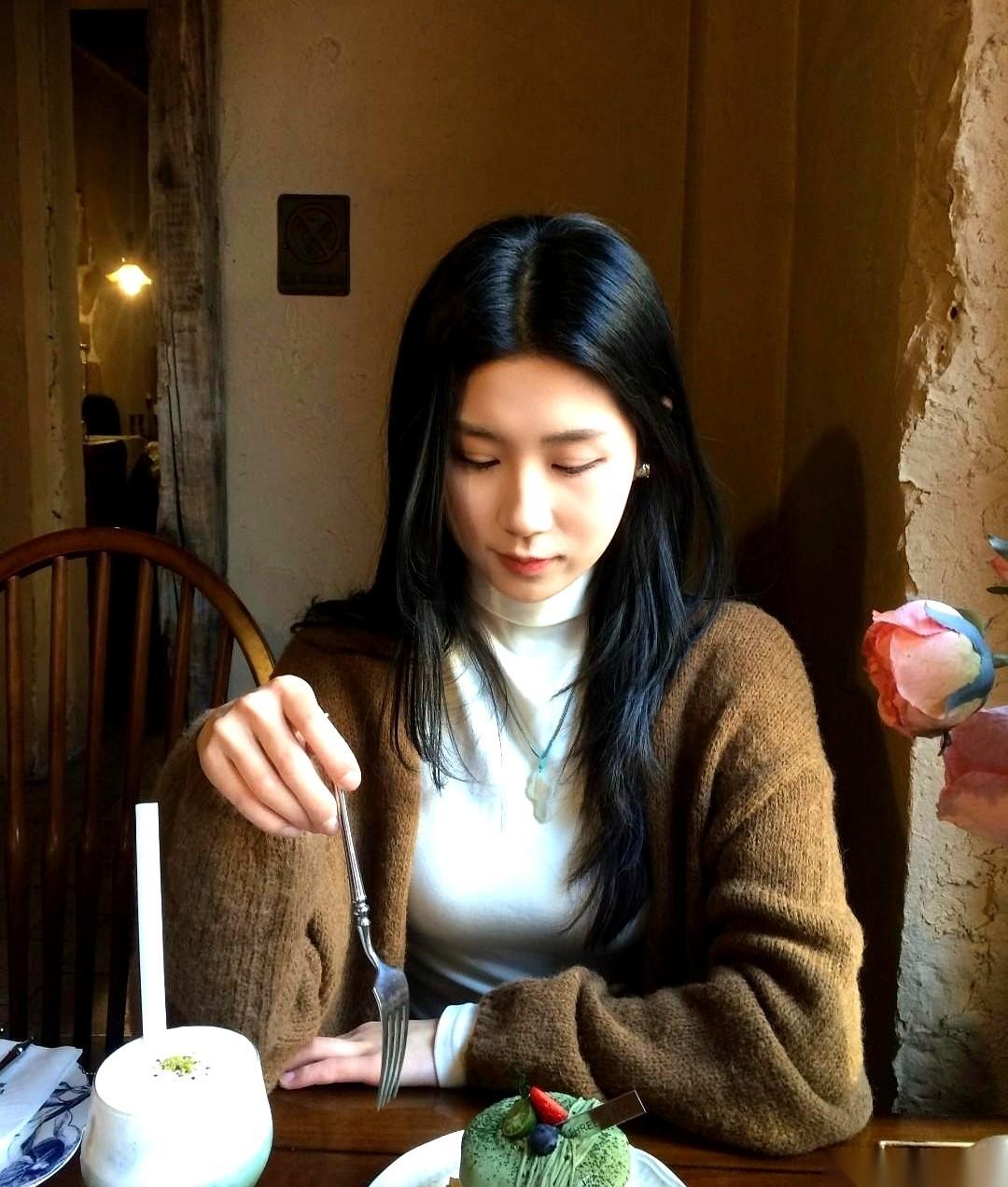 小学宜昌外国语，初中金东方，高中夷陵，本科武大，研究生同济。
我看完直接两眼一黑