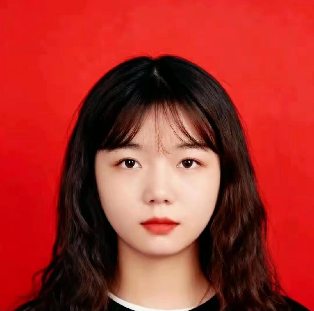 刘杨，出生于2002年9月，女，汉族，重庆奉节人，奉节县平安乡咏梧7村村民。20