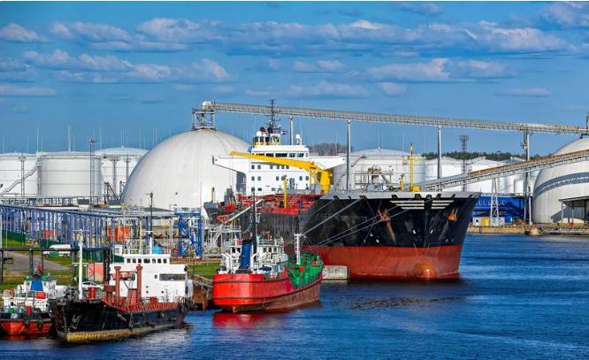 [下雨]南海大掉头，俄罗斯游轮奔向中国，结果半路却杀向了印度。俄罗斯到底在耍什么