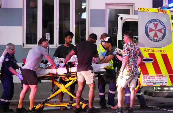 悉尼邦迪滩枪击事件已致10人死亡，澳总理紧急召开国家安全委员会会议