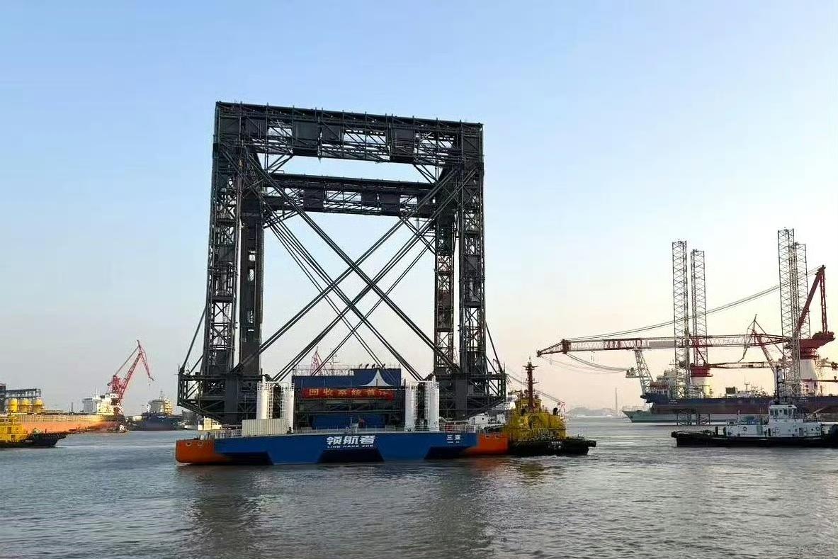 “四两拨千斤”的海上捕手， “领航者” 号的巨型火箭回收平台。该平台全长144.