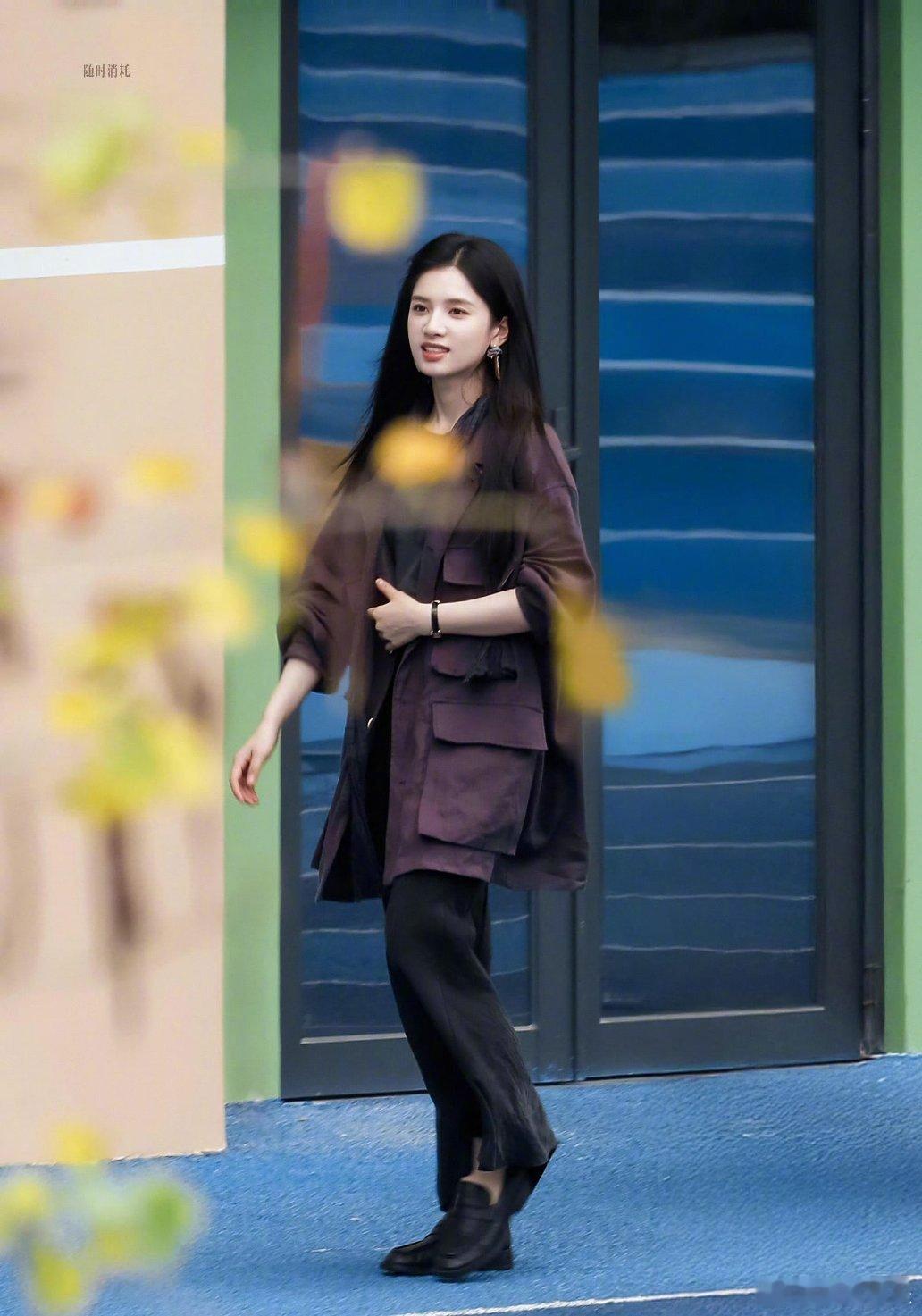 收集一波李现、张婧仪雾里青路透，不敢想剧播的时候男女主会有多配