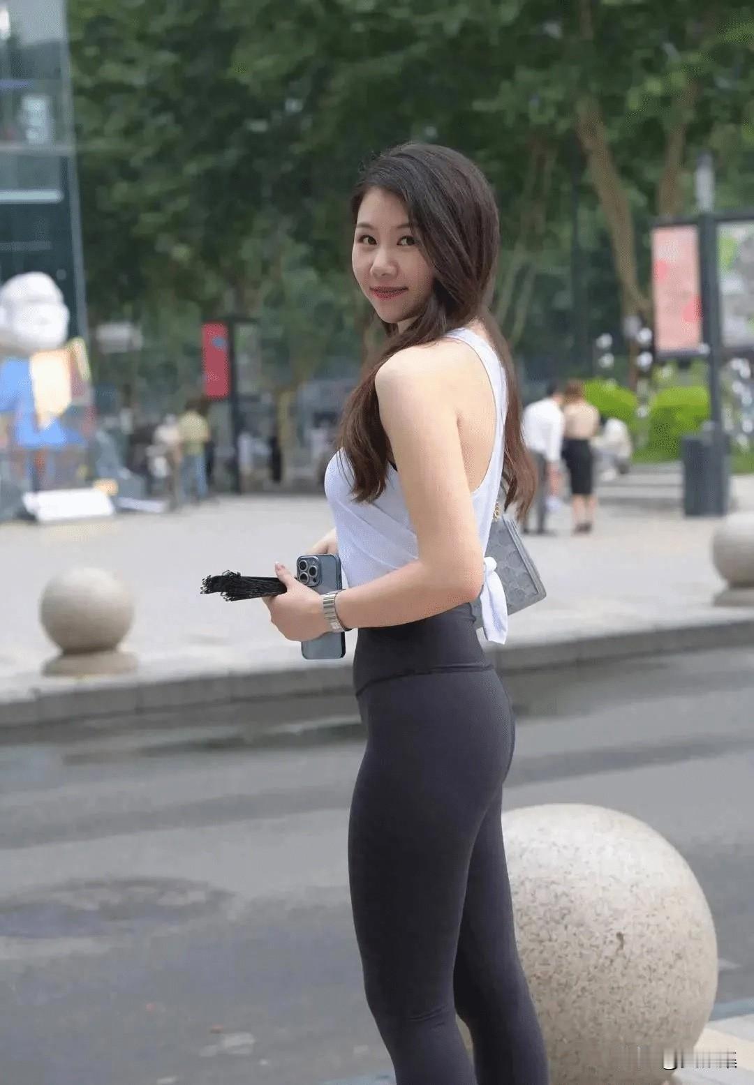 瑜伽裤户外穿搭