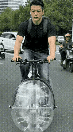 如果充点儿氦气，估计这自行车能实现海陆空三栖交通出行，你期待吗？