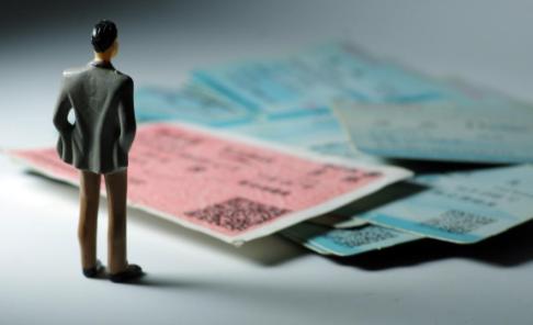 既然如此，为什么不一开始就把第三方抢票平台禁了？要等到今天才掀桌子呢？原因很简单