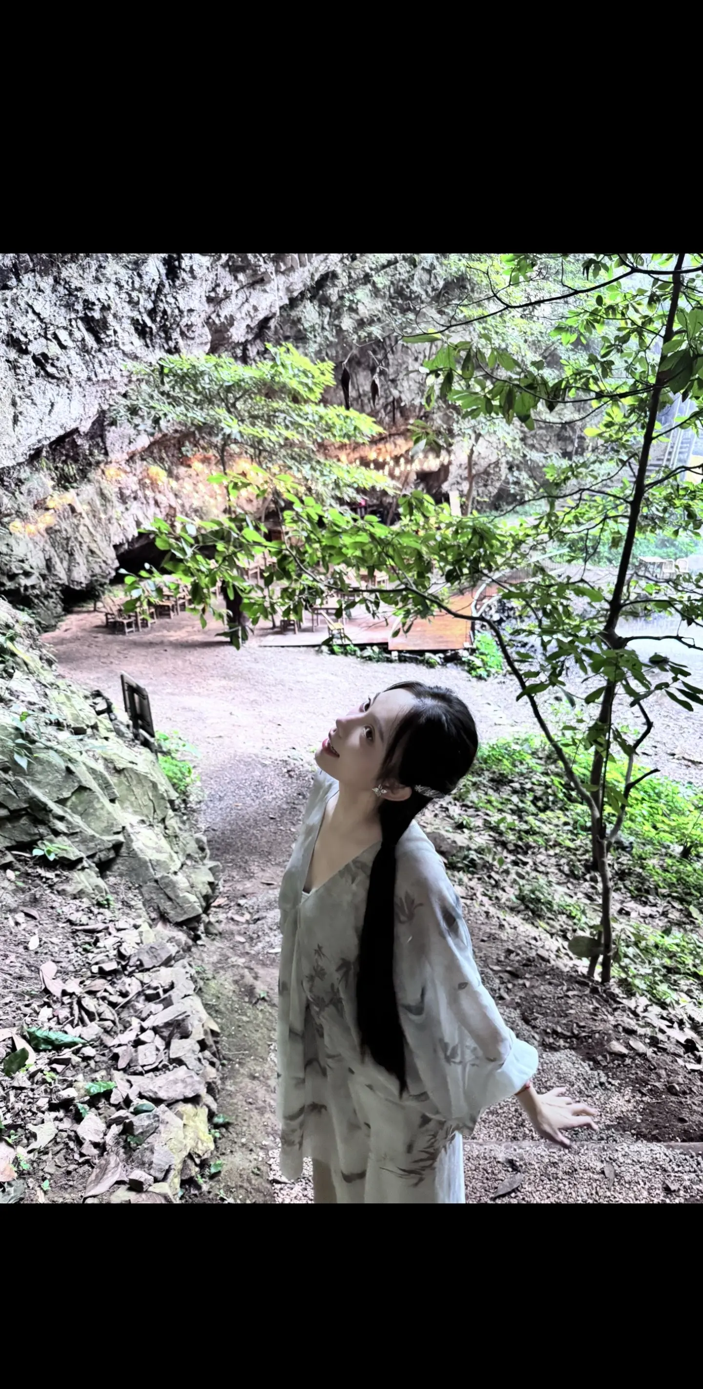 天气不错，一起去淋瀑布吧。