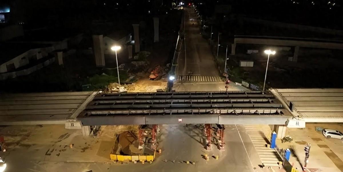 烟台这城市快速路建设速度真是让人眼睛一亮啊！中秋假期都不休息，施工队的小伙伴们火